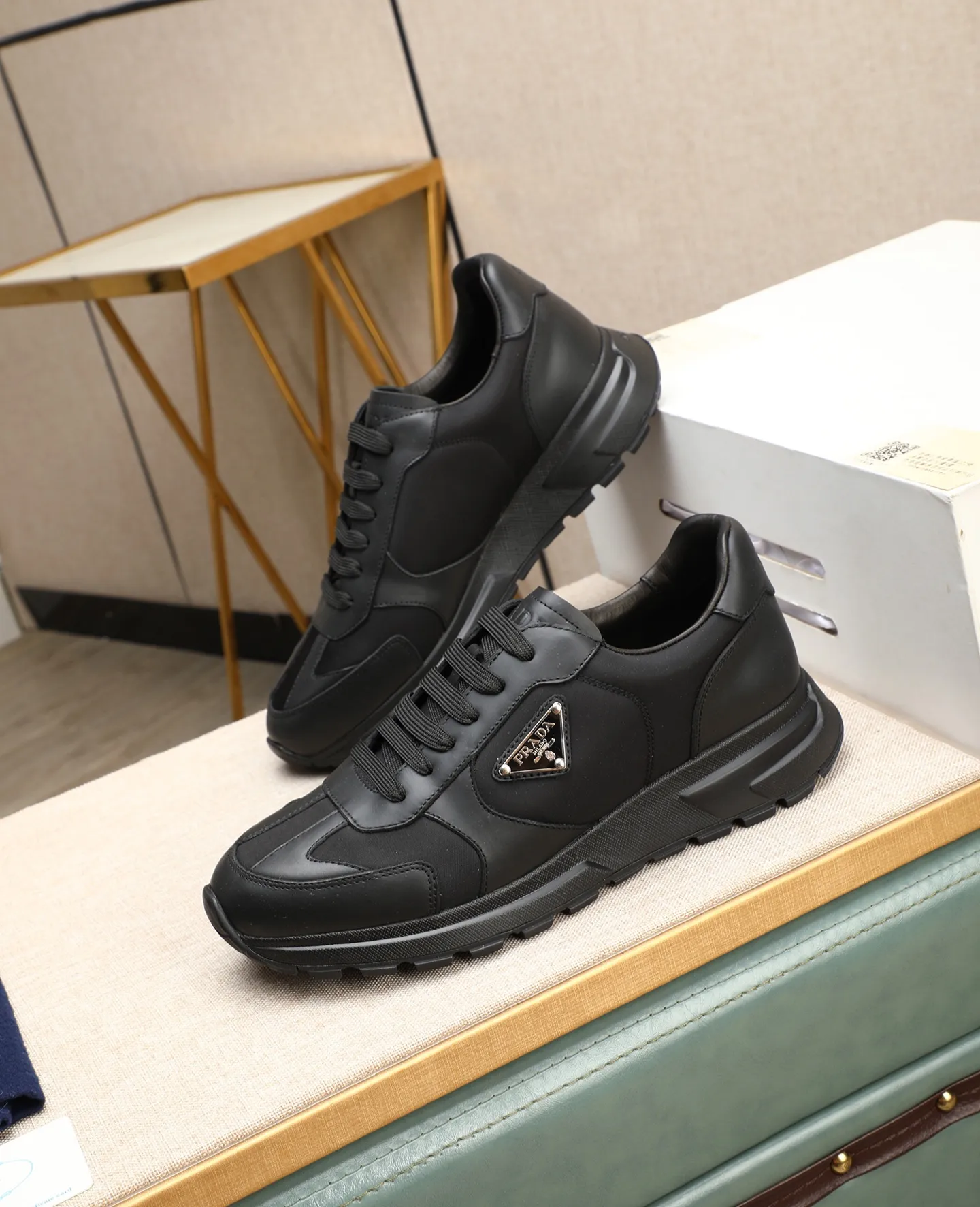 Men's shoes 💰600 Top quality New hot models on the official website, timeless for a century, 🆘 Trendy brand (Prada) mainly promotes hot models, avant-garde and versatile fashion men's shoes private version molding, cowhide surface splicing 1:1 oil edge treatment... fashionable and simple, original imported cowhide lining cowhide feet; the atmosphere and personality are more fashionable, eye-catching and pursuing class, it will subvert the old idea and be a must-have for fashion trendsetters with you! Must keep it for yourself! High-end comfort, high-end quality workmanship. Size: 38-44 Various colors available. full package